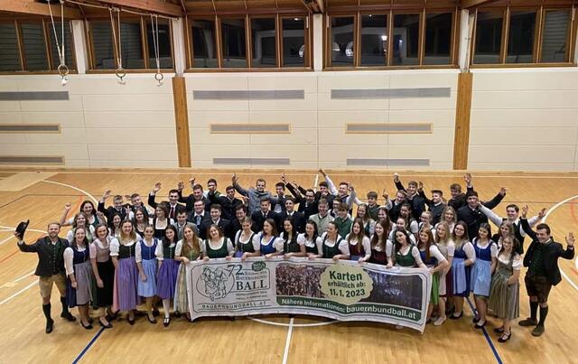Der Kartenvorverkauf für den 72. Steirischen Bauernbundball am 17. Februar 2023 beginnt am 11. Jänner 2023.  Wie kann ich zu Karten für das Ballereignis des Jahres kommen?
Persönliche Abholung im Büro des Steirischen Bauernbundes, Krottendorfer Straße 79/4, 8052 Graz. Bei oeticket.com KARTENPREIS: € 39,– SITZPLATZ: € 12.– | Foto: Steirischer Bauernbundball