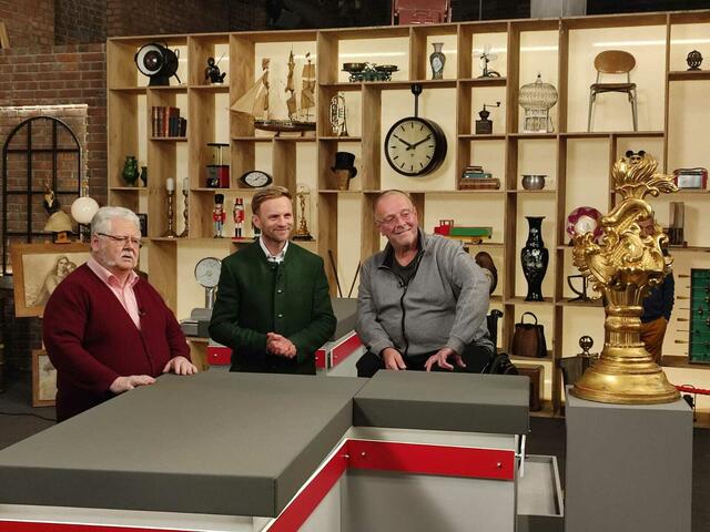 Prof. Erich Tromayer, Moderator  Willi Gabalier und Thomas Zinnbauer bei Bares für Rares. | Foto: immerland'ing