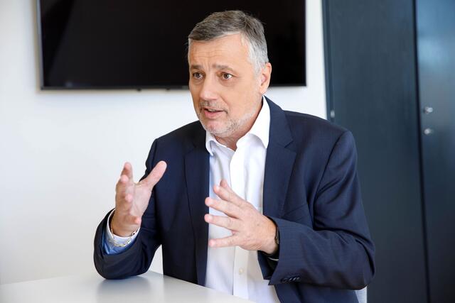 Bildungsdirektor Alfred Klampfer ist offen dafür Quereinsteigern in den Schulen das Unterrichten zu ermöglichen. | Foto: Bildungsdirektion OÖ