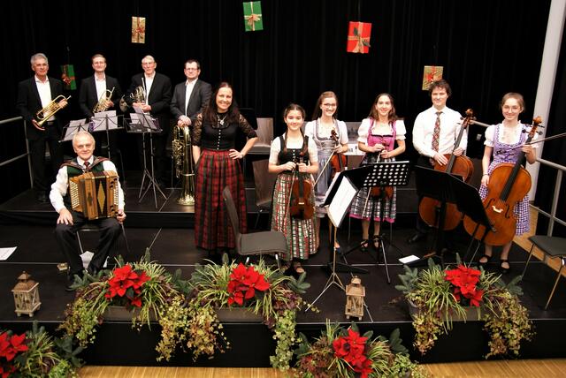 Viele verschiedene Darbietungen sorgten für Unterhaltung bei der „Edter Weihnacht“. | Foto: Maximilian Tiefenthaler