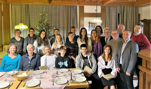 In der Schachblumengemeinde wurde für die ukrainischen Mitbewohnerinnen und Mitbewohner eine stimmungsvolle Feier abgehalten. | Foto: Josef Rath