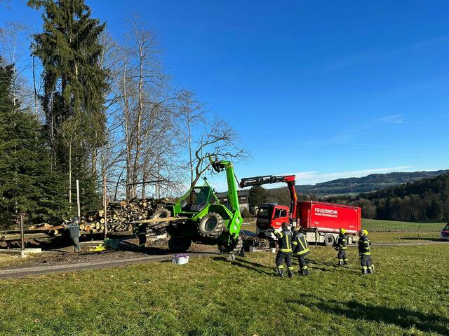 Die FF Frankenburg rückte zur Fahrzeugbergung aus. | Foto: FF Frankenburg