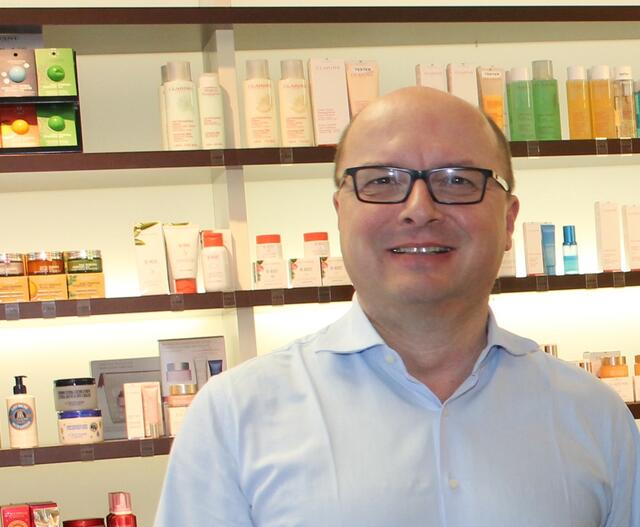 Oberösterreichs Apothekerkammer-Präsident Thomas Veitschegger zum aktuellen Medikamentenmangel: "Ich hätte mir nicht gedacht, dass ich mal Teil eines Mangelverwaltungssystems werde." | Foto: Gernot Fohler