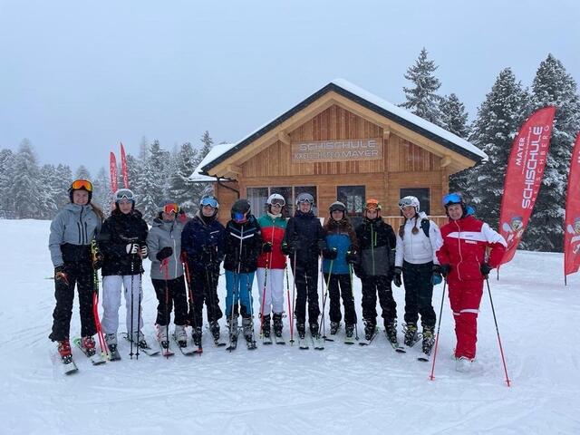 Ein Teil unserer erfolgreichen jungen Skilehrer*innen