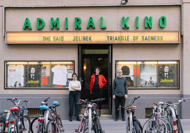 Das neue Team des Admiral Kino: Wiktoria Pelzer (M.), Benjamin Gruber und Betriebsleiterin Sophia Zagloul (l.). | Foto: Stadtkino Filmverleih und Kinobetriebsgesellschaft m.b.H. 