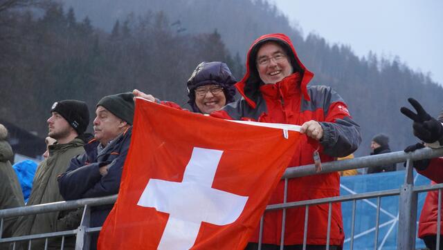 Auch der einzige Schweizer im Starterfeld — Gregor Deschwanden — hatte Unterstützung in Bischofshofen. | Foto: Felix Hallinger
