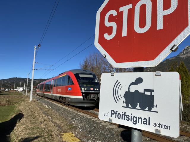 Pflach wird von der Außerfernbahn "durchschnitten". Jetzt sollen die Übergänge sicherer oder ganz aufgelassen werden. | Foto: Reichel