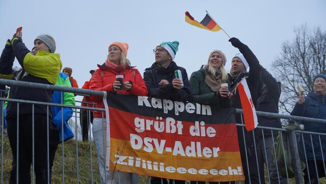 Auch zahlreiche deutsche Fans kamen zur Qualifikation an die Paul-Außerleitner-Schanze. | Foto: Felix Hallinger