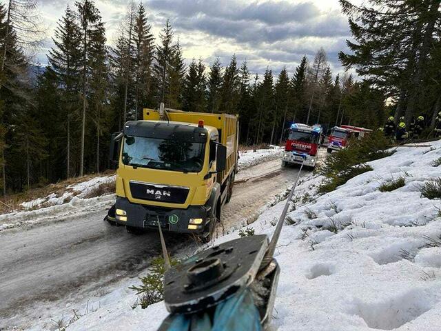 Zu Jahresbeginn kam es auf der Klippitztörl Straße zu einem Zwischenfall mit einem Lkw. | Foto: FF Bad St. Leonhard