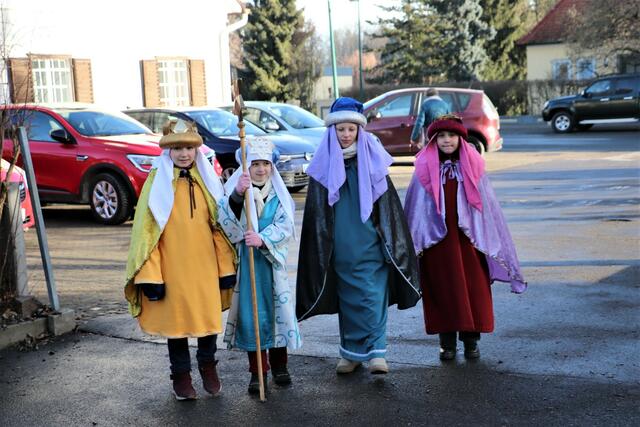 Caspar, Melchior, Balthasar und der Sternträger waren mit Begleitern unterwegs für eine gerechte Welt. | Foto: Edith Ertl