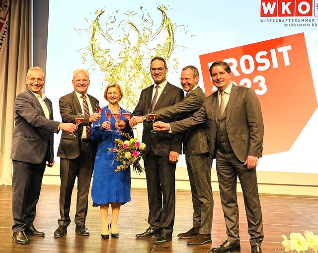 Prosit 2023: B. Exenberger, M. Grander, E. Anker-Geiger, Ch. Walser, M. Pletzer, P. Seiwald (v. li.). | Foto: Kogler