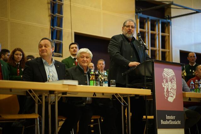 Am Podium: Dietmar Ewerz, Säcklmoaschter der Einzelmasken und Ordner | Foto: Matt