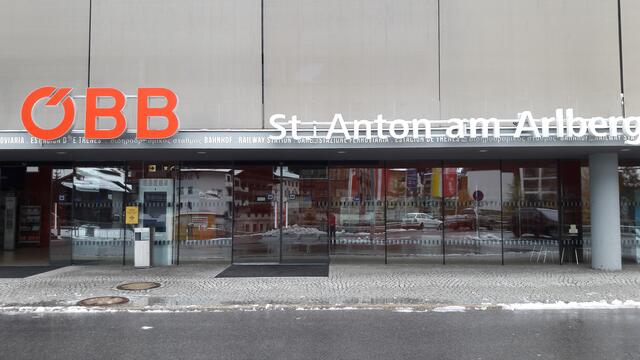 Die ÖBB bieten als Mobilitätspartner der Arlberg-Kandahar-Rennen am 14. und 15. Jännner 2023 in St. Anton am Arlberg insgesamt 4.200 zusätzliche Sitzplätze in Sonderzügen aus Tirol und Vorarlberg.  | Foto: © ÖBB