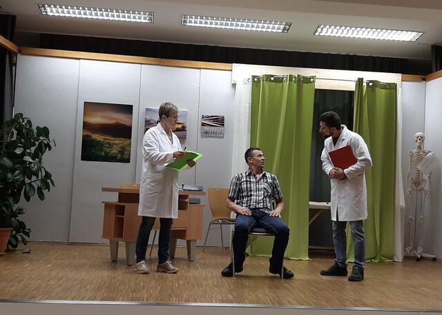 Die Theatergruppe bei den Proben. 
 | Foto: Theatergruppe Hofkirchen