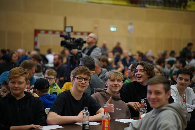 Die Jugend sehnt die Fåsnåcht herbei – und mit ihr die ganze Stadt. | Foto: Matt