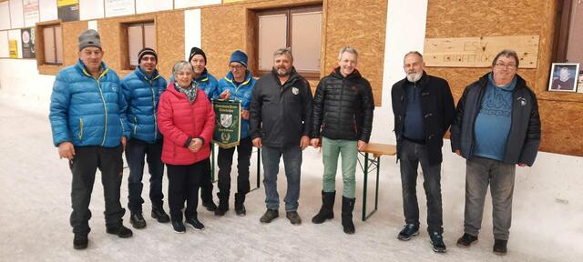 Rang 4 EV Fieberbrunn II, Michael Hochfilzer, Thomas Seisl, Ella Salfenauer, Christian Erhart, Markus Holzmann, ESV E- Obmann Georg Lechner, Gemeindevorstand Michael Jöchl, Gemeinderat Ewald Dandler und Bezirksobmann Andi Aberger | Foto: Brigitte Müller