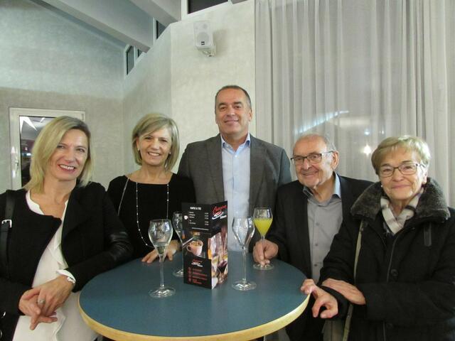 Klaudia Zangerl, Moni und Luis Vahrner, Herbert und Elfriede Vahrner beim Neujahrskonzert in Landeck. 