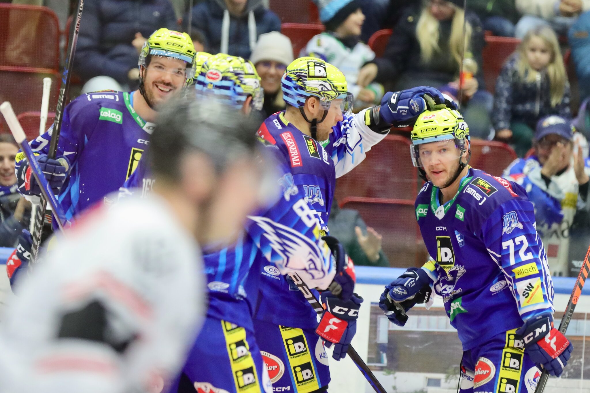 Klarer Sieg John Hughes trifft zweimal bei 51 gegen Feldkirch Villach