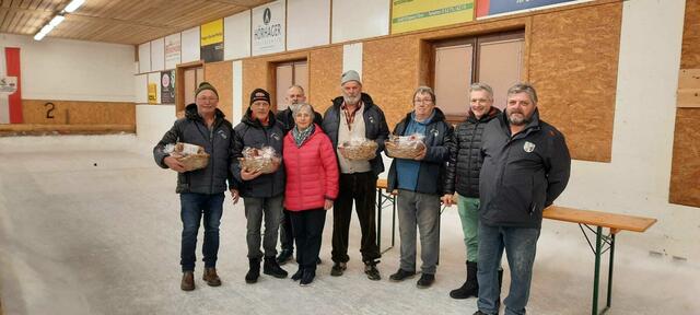 Rang 5 EC Rummlerhof III, Stefan Wörgötter, Hans Mettler, Ella Salfenauer, Gemeinderat Ewald Dandler, Christian Steiger, Andi Aberger, Gemeindevorstand Michael Jöchl und ESV E- Obmann Georg Lechner | Foto: Brigitte Müller