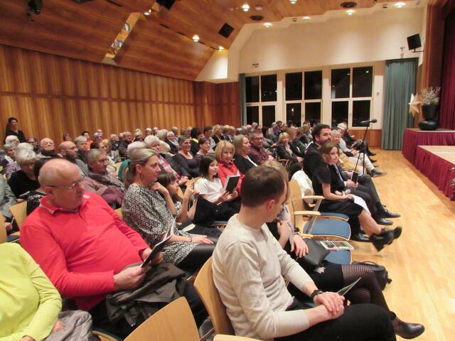 Zahlreiche Besucher waren in den Stadtsaal Landeck zum Neujahrskonzert gekommen. 