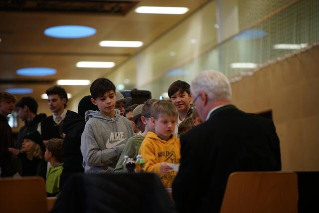 Nur keine Scheu vor dem Säcklmoaschter: Für viele kleine Imster wird's die erste Buabefåsnåcht sein. Die größeren Buabe werden aber gewiss auf sie Acht geben – ebenso wie die großen Fåsnåchtler, die sie betreuen. | Foto: Matt