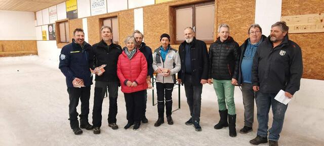 Rang 6 ESV Gasteig; Stefan Seibl, Wolfgang Schneider, Ella Salfenauer, Josef Seibl, Michael Wimmer, Gemeinderat Ewald Dandler, Gemeinde Vorstand Michael Jöchl, Bezirksobmann Andi Aberger und ESV E- Obmann Georg Lechner | Foto: Brigitte Müller