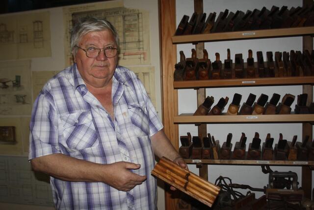 Der ehemalige Unternehmer Georg Bruckner, der 2016 auch ein "Holz- und Handwerksmuseum" eröffnete, verstarb im 81. Lebensjahr. | Foto: Michael Strini