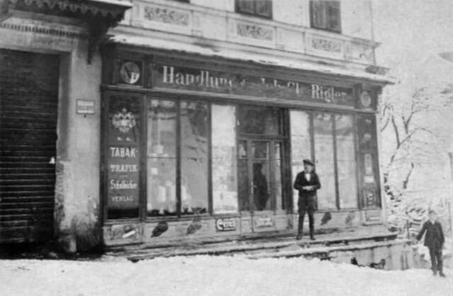 Die Archivaufnahme, die um 1920 erstellt wurde, zeigt ein Geschäftsgebäude in der Burggasse 6, früher Nummer 9.  | Foto: Topothek