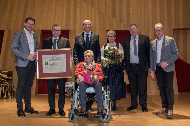 Über 24 Jahre war Franz Hopfgartner Bürgermeister der Gemeinde Hopfgarten. Dafür wurde ihm von der Gemeinde die Ehrenbürgerschaft verliehen. | Foto: Reinhold Köfele