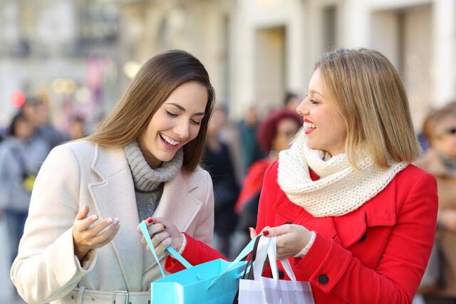 Sowohl der Center-Manager der Weberzeile als auch der Obmann des Vereins Rieder Wirtschaft sind zufrieden mit dem vergangenen Weihnachtsgeschäft. | Foto: PantherMedia/AntonioGuillem