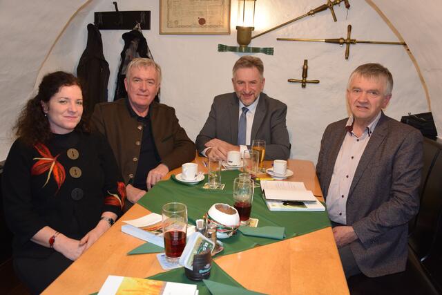 Die Stellvertretende Bundesbäuerin Diana Nöbauer gemeinsam mit Präsident Karl Keplinger, dem neugewählten Präsident des Bayerischen Bauernverbandes Günther Felßner und Organisationsreferent Johann Großpötzl (v. l.) | Foto: UBV