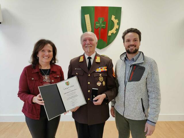 Vizebürgermeisterin Monika Fürst, Ehrenbrandrat Hubert Niedermayr, Bürgermeister Michael Strasser. (v.l.) | Foto: Gemeinde Haidershofen