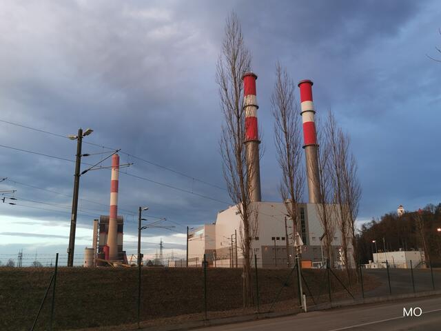 Fernheizkraftwerk Mellach, links im Bild