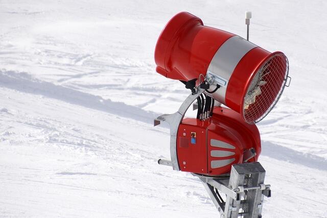 Schneekanonen arbeiten auf Hochtouren.   | Foto: pixabay/anncapictures