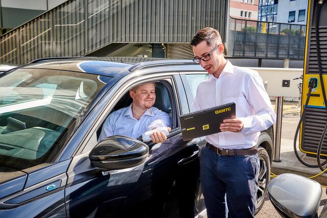 Der ÖAMTC berät in Sachen Elektromobilität. | Foto: Erich Reismann Photography