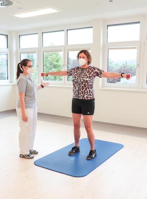 Einzelheilgymnastik mit einer Physiotherapeutin | Foto: Moorheilbad Harbach