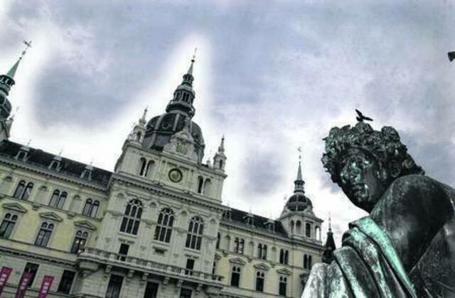 Die Wolken über Grazer Rathaus werden immer bedrohlicher: Stadtrechnungshof stellt Zahlungsfähigkeit der Stadt in Frage. | Foto: Regionalmedien Steiermark