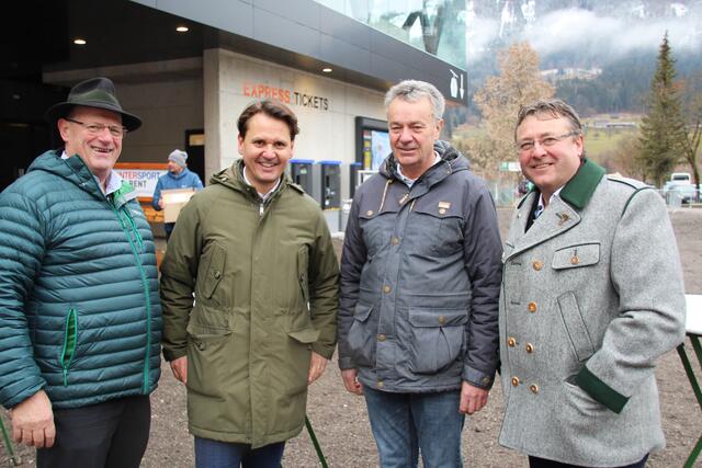 Andreas Winkelhofer, Geschäftsführer OÖ Tourismus (2.v.li.) mit den Bürgermeistern Aegidius Exenberger (Spital am Pyhrn), Gerhard Lindbichler (Vorderstoder) und Bernhard Rieser aus Windischgarsten (v.li.).