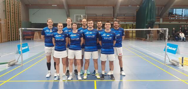 v.l.n.r.: Katrin Neudolt, Jan Louda, Dominik Stipsits, Luka Wraber, Daniel Graßmück vorne: Reka Sarosi, Bianca Schiester, Christian Tomic, Michael Tomic | Foto: Badminton Mödling