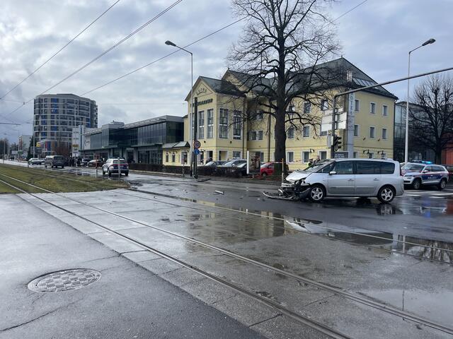 Der letzte Unfall bevor es zum Schusswechsel kam. | Foto: FOTOKERSCHI.AT / KERSCHBAUMMAYR