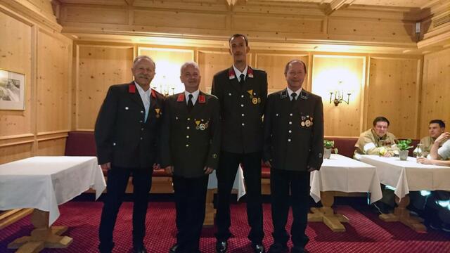 Die neue alte Feuerwehr-Führung von Galtür: Kassier Paul Pfeifer, Kommandant-Stv. Edi Walter, Kommandant Andreas Walter und Schriftführer Alfons Sonderegger. (Foto aus dem Jahr 2017). | Foto: Anton Mattle