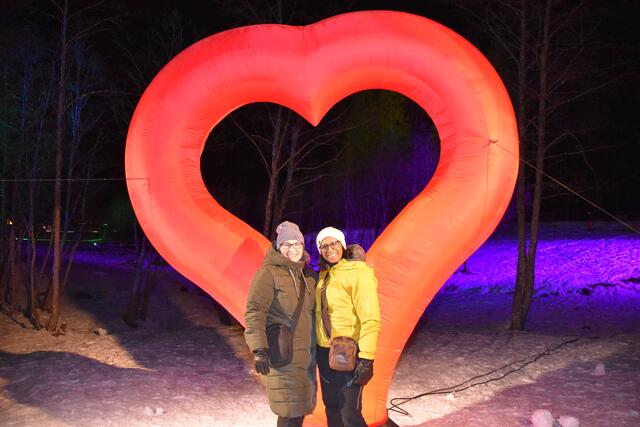 Dick eingepackt genossen auch Moni Schweizer und Sabine Lacher den Abend | Foto: Kainz