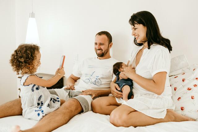 1. Lebensjahr - Geht's den Kindern gut, Geht's den Eltern gut | Foto: jonathan borba unsplash