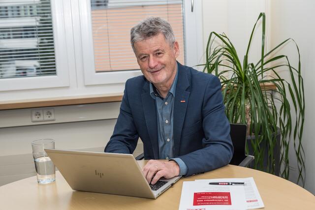 WKO-Bezirksstellenleiter Klaus Grad freut sich über die zahlreichen Angebote für Kinder und Jugendliche und dem Anklang. | Foto: Alfred Hofer