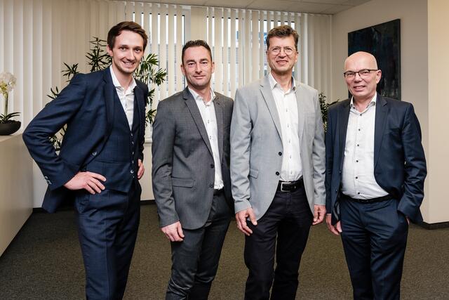Manuel Kienbacher (Invest AG), Detlef Buchmann (MWS Industrieholding), Josef Stiegler (MWS Industrieholding) und Andreas Szigmund (Invest AG) (v. li.). | Foto: RLB OÖ / Rene Lüth