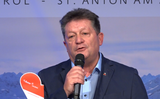 Ernst Schöpf, Präsident des Gemeindeverbands Tirol. | Foto: Screenshot Sportgipfel Tirol