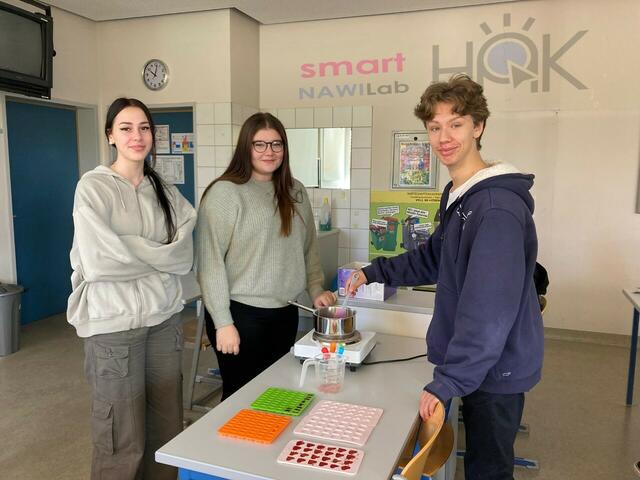 Die Schüler kreierten eine spezielle Rezeptur für Gummiherzen. | Foto: HAK Villach (alle)