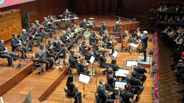 Volle Ränge im Saal Tirol: Das Neujahrskonzert des Tiroler Kammerorchesters InnStrumenti erwies sich einmal mehr als Publikumshit.  | Foto: Markus Einfinger 