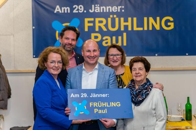 Landesrätin Christiane Teschl-Hofmeister, EU-Abgeordneter Lukas Mandl, Spitzenkandidat Paul Frühling, NÖAAB-Obfrau Christine Besser und Nationalratsabgeordnete a.D. Hilde Schorn