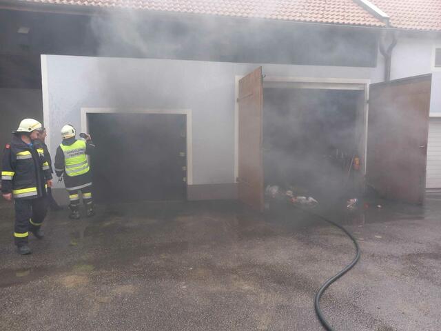 Der Brandherd konnte schnell gefunden werden und somit schlimmeres verhindert. | Foto: Foto: Feuerwehr Gerersdorf